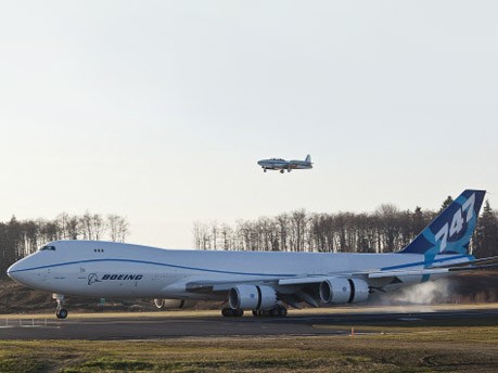 Erstflug: Boeing 747-8