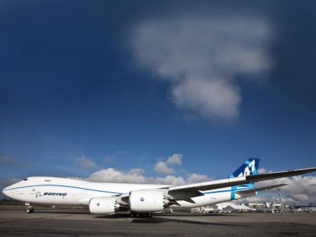 Erstflug: Boeing 747-8