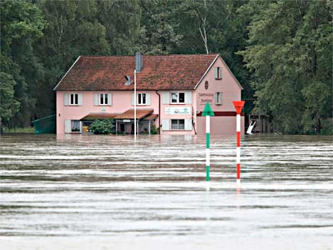 Rhein Karlsruhe Hochwasser dpa