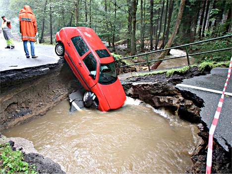 Sauerland Unfall Hochwasser dpa