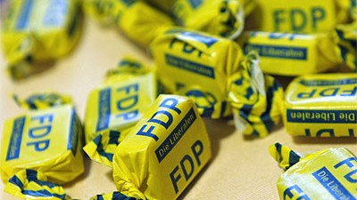 Millionenspende an Liberale: Bonbons mit FDP-Logo: "Jetzt ist offenbar Zahltag", sagte Grünen-Fraktionschefin Renate Künast zur Millionenspende an die FDP.