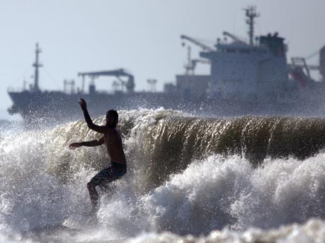 Surfen in Kolumbien;Reuters