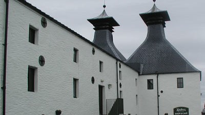 Serie: Whisky, Wasser des Lebens (1): Eine Destillerie, in der Malt Whisky entsteht: Ardbeg auf der schottischen Hebrideninsel Islay