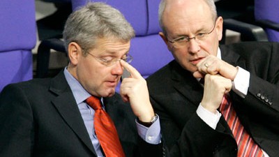 Atomausstieg: Krach in der Union: Sie verstehen sich nicht besonders gut: Umweltminister Norbert Röttgen und Unionsfraktionschef Volker Kauder (r.)