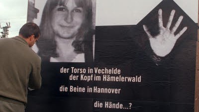 Mord an Yasmin Stieler: Mit einem drastischen Plakat fahndete die Polizei 1997 nach dem Mörder von Yasmin Stieler.