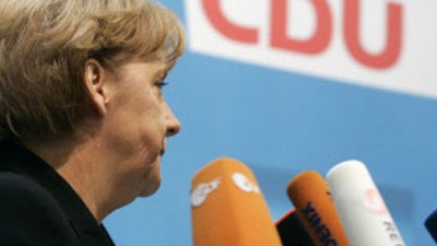 Reaktionen auf Bayernwahl: Enttäuschung am Tag danach: Bundeskanzlerin Merkel am Mittag vor Journalisten