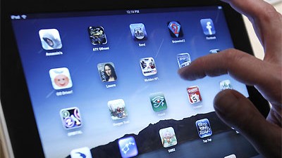 Netz-Depeschen: Apples iPad lässt E-Book-Reader alt aussehen und bringt Konsolenhersteller ins Schwitzen - doch den bisherigen Kern der eigenen Zielgruppe stößt man damit vor den Kopf.