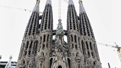 Architektur: Die Fassade baute Antoni Gaudí noch selbst.