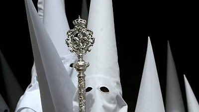 Spanien: Prozession in Sevilla während der Karwoche 2008: Die katholische Kirche in Spanien mischt sich gern in gesellschaftliche Belange ein.