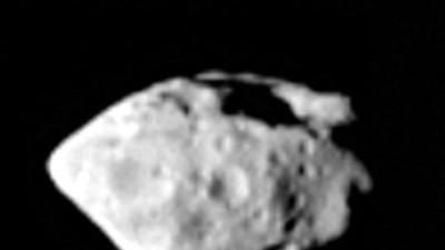 "Rosetta" begegnet Steins: Der 1969 entdeckte Asteroid Steins ist 5,9 Kilometer lang und vier Kilometer hoch.