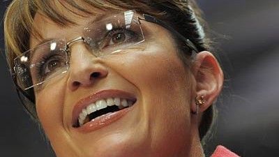 US-Wahlkampf: TV-Duell Palin vs. Biden: Sarah Palin lächelt tapfer, obwohl viele Parteifreunde sie für eine Katastrophe im US-Wahlkampf halten.