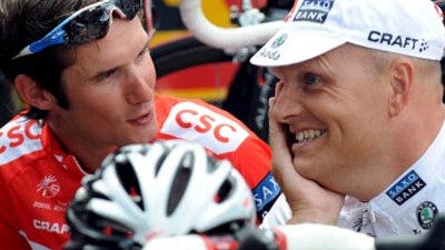 Doping-Verdacht: Frank Schleck (links) und sein Teamchef Bjarne Riis: "Natürlich sind uns die Namen bekannt", sagen die Ermittler.