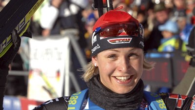 Sport kompakt: Alles wie gehabt: Trotz dreier Schießfehler sicherte sich Magdalena Neuner den Sieg beim Weltcup in Antholz.