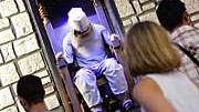 Vergnügungspark in Frankreich: Im Luna Park in Fréjus wird auf einem echten elektrischen Stuhl eine Exekution mit einer Puppe simuliert.