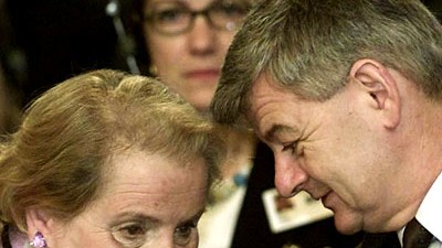 Unter Ex-Kollegen: Die Diplomaten-Connection: Deutschlands Ex-Außenminister Joschka Fischer steigt bei der Beraterfirma von Madeleine Albright ein.