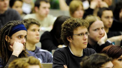 Hochschulpolitik: Studenten im Hörsaal: Hier droht durch Studiengebühren und Hochschulreform bald gähnende Leere.