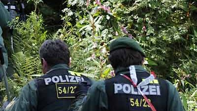 Mord in Füssen: Nach dem Fund einer Frauenleiche hat die Polizei noch keine heiße Spur - auch die Identität des Opfers ist noch unklar.