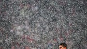 Bundesliga: Sonntagsspiele: Lukas Podolski im Schnee.