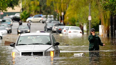 Unwetter in Kalifornien: Das Unwetter hat im Großraum von Los Angeles für heftige Überschwemmungen gesorgt. In den hügeligen Gegenden könnte der aufgeweichte Boden zu Erdrutschen führen.