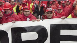 Opel-Mitarbeiter demonstrieren, Foto: dpa