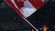 Kanadas Fahnenträgerin Hughes: Die Frau mit der Flagge: Clara Hughes bei der Eröffnungsfeier.