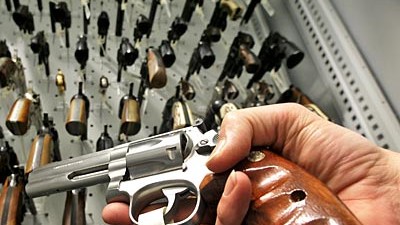 Verschärftes Waffenrecht: In den Depots der Polizeidienststellen und des Bundeskriminalamts in Wiesbaden häufen sich nach der Verschärfung des Waffenrechts die Pistolen, Revolver und Gewehre.