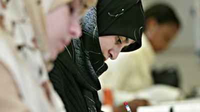 Deutsche Türken, 3. Generation: Kopftuch tragende Türkinnen in Berlin