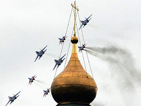 Russische Militärparade zum 62. Jahrestag des Kriegsendes