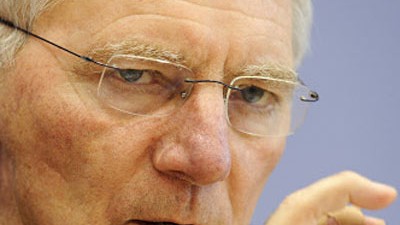 Vor dem Krisengipfel: Für Finanzminister Schäuble werden die geforderten Steuersenkungen zunehmend zum Problem.