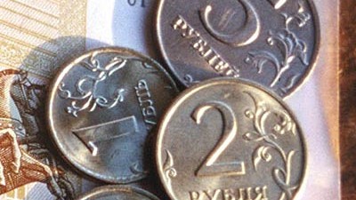 Russland: Russlands Reichen ist es zu mühsam, das Geld aufzuheben, das ihnen beim Bezahlen runterfällt. Die Reinigungskräfte freuen sich.