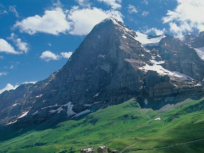 Alpengipfel im Scherenschnitt: Eiger, Herbke