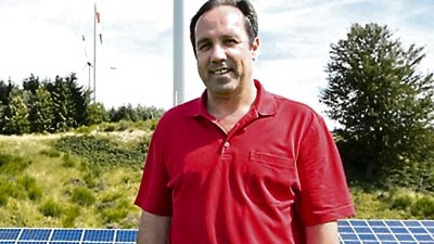 Erneuerbare Energien: "Da kam es zu einem Strategiewechsel": Bürgermeister Eibes zeigt sein Energieprojekt. Nächster Meilenstein ist das höchste Windrad der Welt.