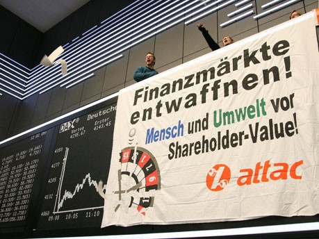 Protest gegen die globale Finanzmarktpolitik in der Frankfurter Böse, dpa
