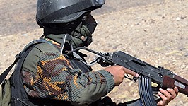Politik kompakt: Ein Kämpfer der jemenitischen Sicherheitskräfte beim Training nahe der Hauptstadt Sanaa.