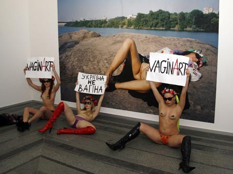 Protestaktion gegen die Ausstellung VaginArt in Kiew;AFP