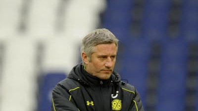 Hannover 96 stürzt ab: Hannovers Trainer Andreas Bergmann ist nach sieben sieglosen Spielen in Folge als Motivator gefragt.