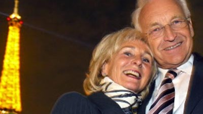 Karin Stoiber: Tatsache, Edmund Stoiber konnte auch locker und sympathisch wirken, wenngleich er sinnlose Vergnügungen eher mied. Bei seinem jüngsten Besuch in Paris 2007 unternahm er mit seiner Frau immerhin eine nächtliche Bootsfahrt auf der Seine.