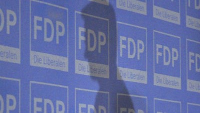 FDP-Millionenspende: "Jede Partei vertritt bestimmte Interessen, sonst hätten wir eine Einheitspartei", kommentierte Wolfgang Kubicki, Vorsitzender der FDP-Fraktion im Kieler Landtag, die Vorwürfe der Opposition.