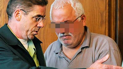 Urteil in Kleve: Yusuf S. (rechts) wurde als Drahtzieher des Mordkomplotts gegen seine Tochter Gülsüm vom Landgericht Kleve zu einer lebenslangen Freiheitsstrafe verurteilt.