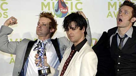 Musikpreis "MTV-Awards": So sehen Punk-Rocker aus: Wilde Frisuren, wilder Blick. Die Band Green Day mit einem ihrer gleich sieben MTV-Awards.