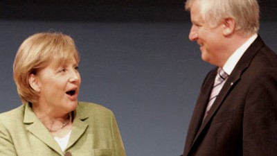 Wahlkampf der Union: Werben für das Wahlprogramm der Union: Merkel und Seehofer