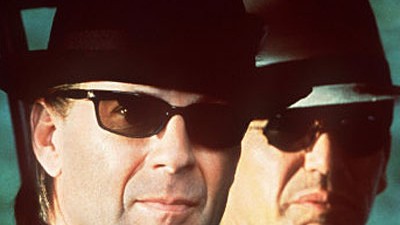 Debatte um illegale Downlads: Bruce Willis und Billy Bob Thornton in "Banditen": Einen Großteil ihrer Gewinne machen Verbrecherbanden mit dem Verkauf illegaler DVDs von Hollywoodfilmen.