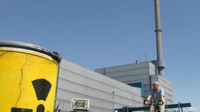 Störfälle im AKW: "Krümmel bleibt aus": Atomkraftgegener demonstrierten am vergangenen Freitag für die Schließung des AKW an der Elbe.