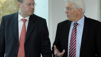 Zank in Union und SPD: SPD-Kanzlerkandidat Frank-Walter Steinmeier bemüht sich, den Gegensatz zu Finanzminister und Parteifreund Peer Steinbrück (links) herunterzuspielen