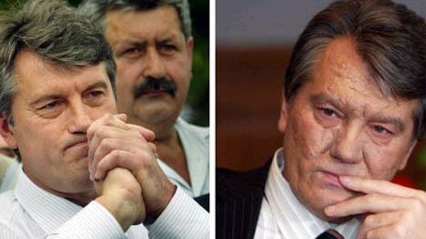 Österreich: Zwei Gesichter desselben Mannes: Viktor Juschtschenko im Juli 2004 (l.) und im Oktober 2004.