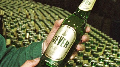 Brauerei evakuiert: Die Produktion in der Brauerei Jever musste nach Ammoniak-Alarm für einige Stunden still stehen.