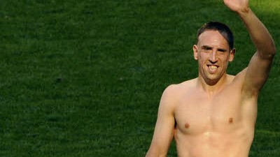Fußball: Saisonauftakt bei den Bayern: Nach wie vor ein Dauerthema bei den Bayern: Bleibt Franck Ribéry, oder bleibt er nicht?