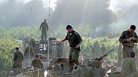 Vormarsch gestoppt: Israelische Soldaten an der Grenze zum Libanon.