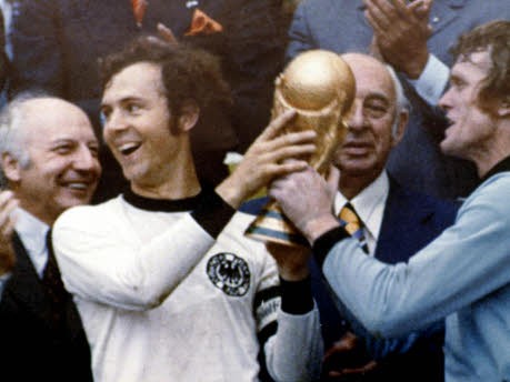 Walter Scheel, Franz Beckenbauer, Sepp Maier, Fußball WM 1990, AP