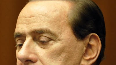 Italien: Die ZeitungLa Repubblicawill ihn verklagen - doch dank eines neuen Gesetzes ist Silvio Berlusconi vor strafrechtlicher Verfolgung geschützt.